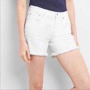 NWT GAP White Denim Fringed 5” Stretch Midrise Shorts Sz 27R.